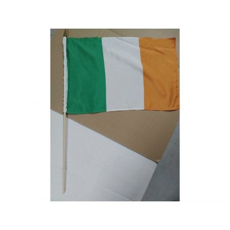 Luxe zwaaivlag/handvlag Ierland 30 x 45 cm