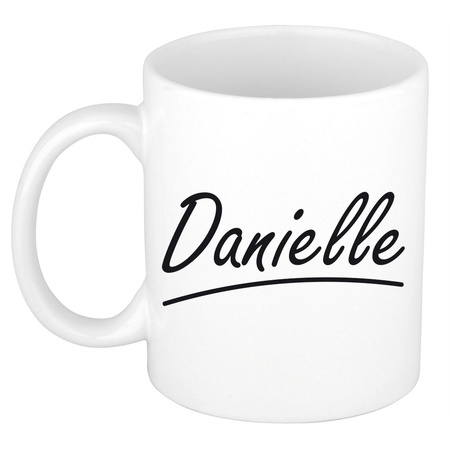 Naam cadeau mok / beker Danielle met sierlijke letters 300 ml