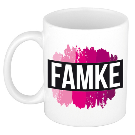 Naam cadeau mok / beker Famke  met roze verfstrepen 300 ml