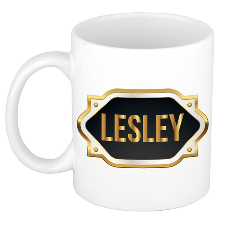 Name mug Lesley with golden emblem 300 ml