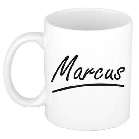 Naam cadeau mok / beker Marcus met sierlijke letters 300 ml