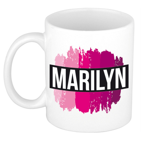 Naam cadeau mok / beker Marilyn  met roze verfstrepen 300 ml