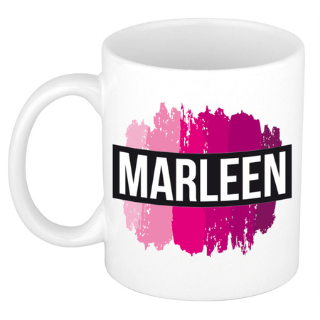 Naam cadeau mok / beker Marleen  met roze verfstrepen 300 ml