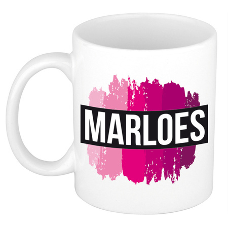 Naam cadeau mok / beker Marloes  met roze verfstrepen 300 ml