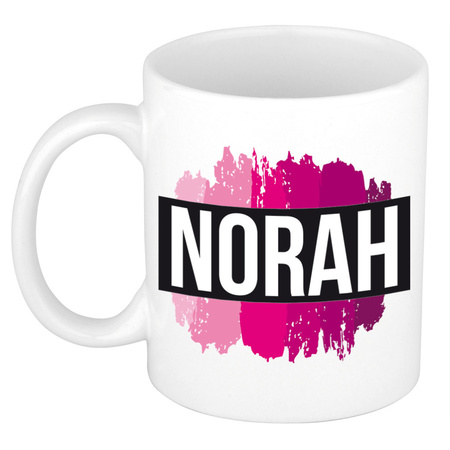 Naam cadeau mok / beker Norah  met roze verfstrepen 300 ml