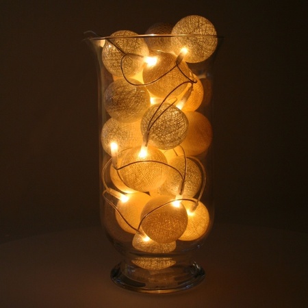 Lightrope white and silver balls in vase